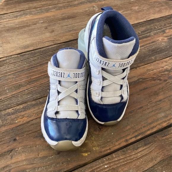 Jordan 11 Retro - Picture 2 of 8